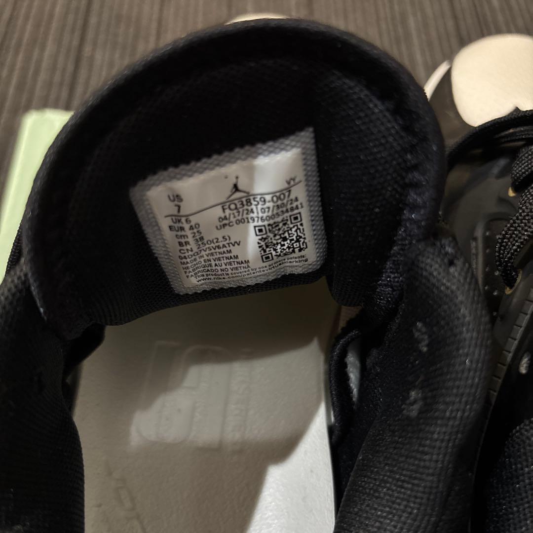 Jordan バスケットボールシューズ ブラック/ホワイト/ゴールド 25.0㌢