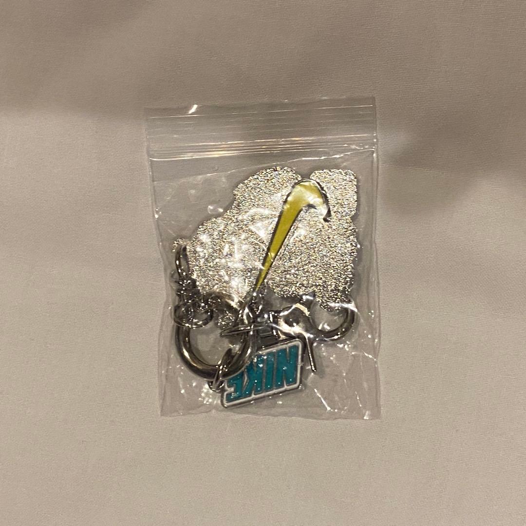 アイドル NIKE NewJeans KEYRINGCADOR BUNNIESCAMP