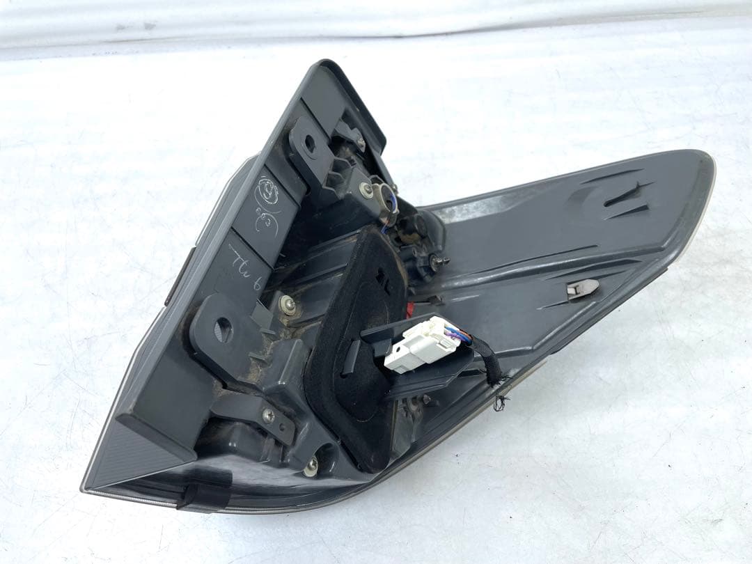 ヴェルファイア 20系左　LED テールランプ KOITO 58-29 D-41
