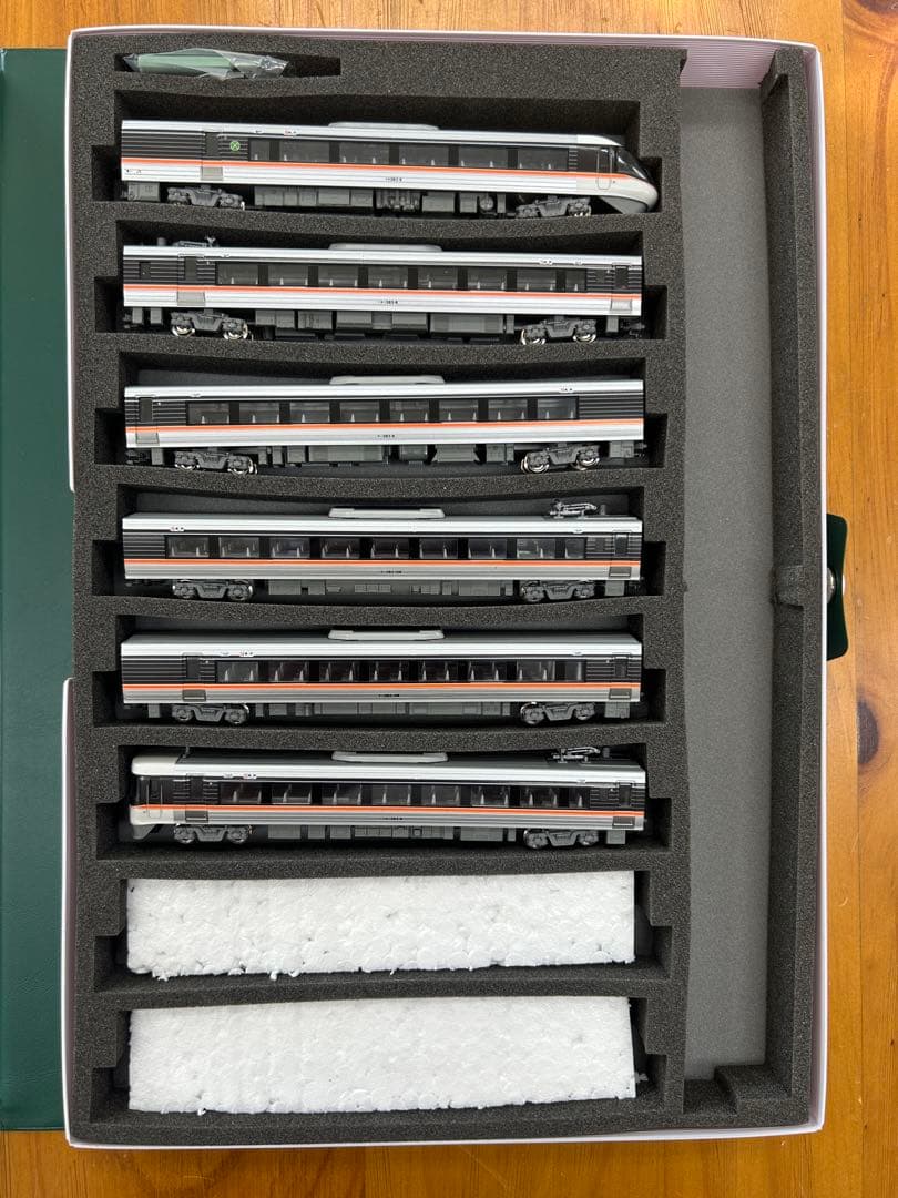 KATO 10-558と10-559 383系 6両基本セットと増結4両セット