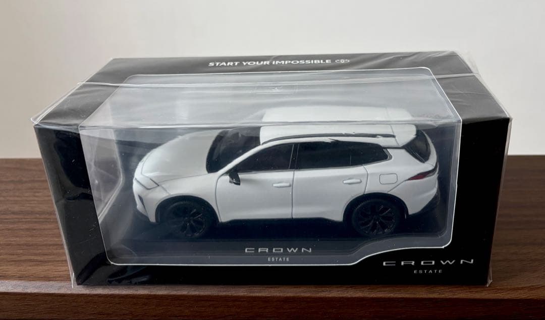 CROWN ESTATE HEV カラーサンプルミニカー 1/30スケール