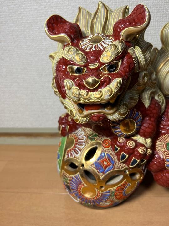 561  九谷焼 　色絵金彩獅子　玉乗唐唐獅子狛犬シーサー 魔除け　置物