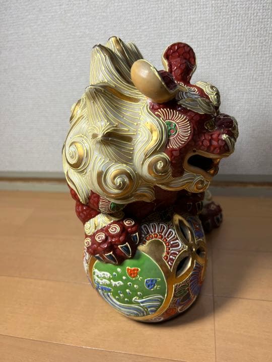 561  九谷焼 　色絵金彩獅子　玉乗唐唐獅子狛犬シーサー 魔除け　置物