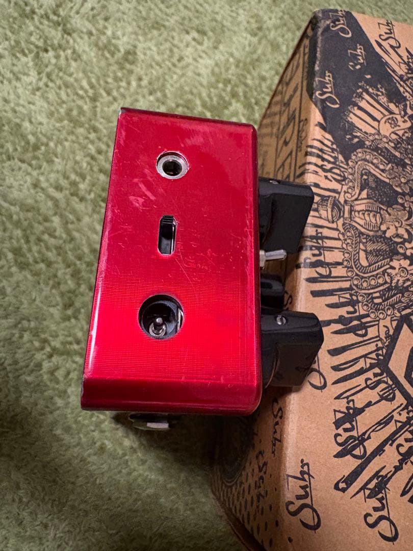 Suhr Limited Edition Crimson Riot 500台限定
