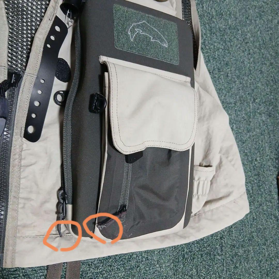 Simms フィッシングベスト M　ポケットチャックのタグが訳あり