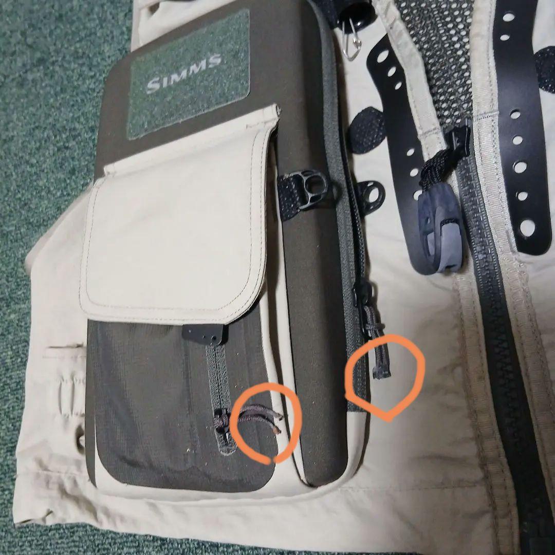 Simms フィッシングベスト M　ポケットチャックのタグが訳あり