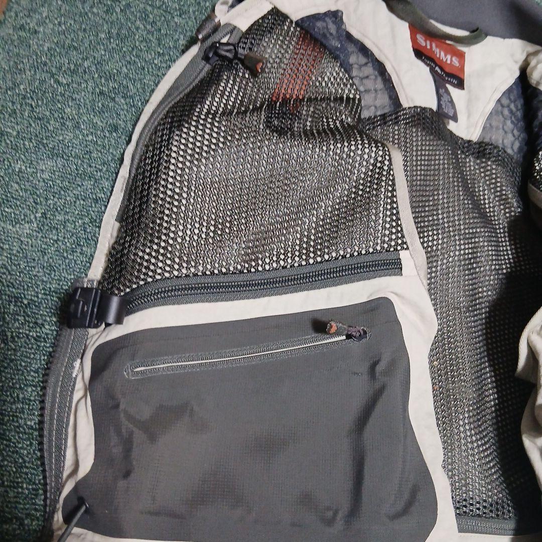 Simms フィッシングベスト M　ポケットチャックのタグが訳あり