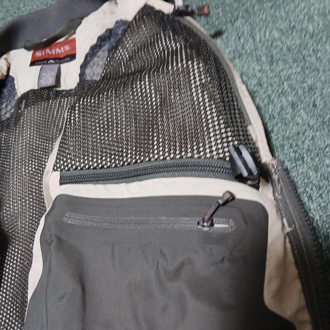 Simms フィッシングベスト M　ポケットチャックのタグが訳あり