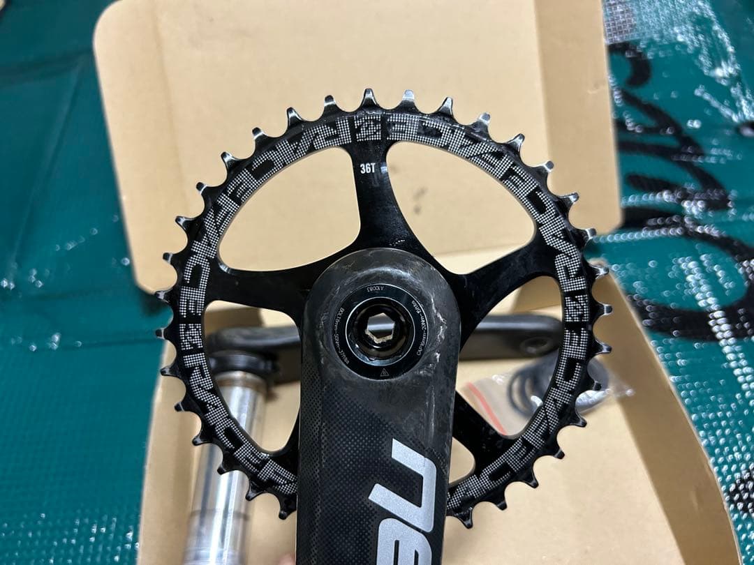 レースフェイス　カーボンクランク
