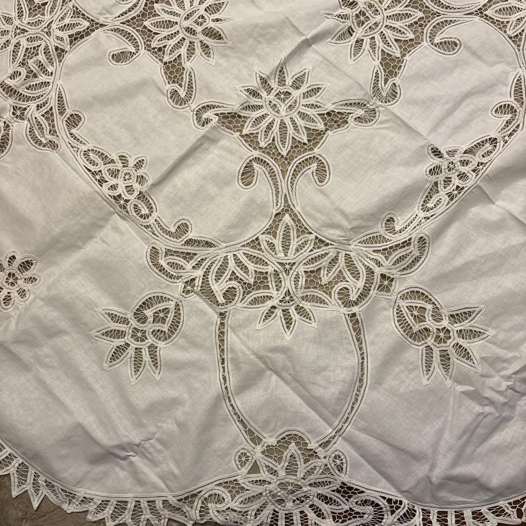 刺繍入りテーブルクロス
