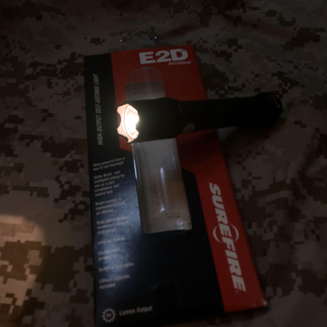 新品　E2D Defender 懐中電灯 60ルーメン