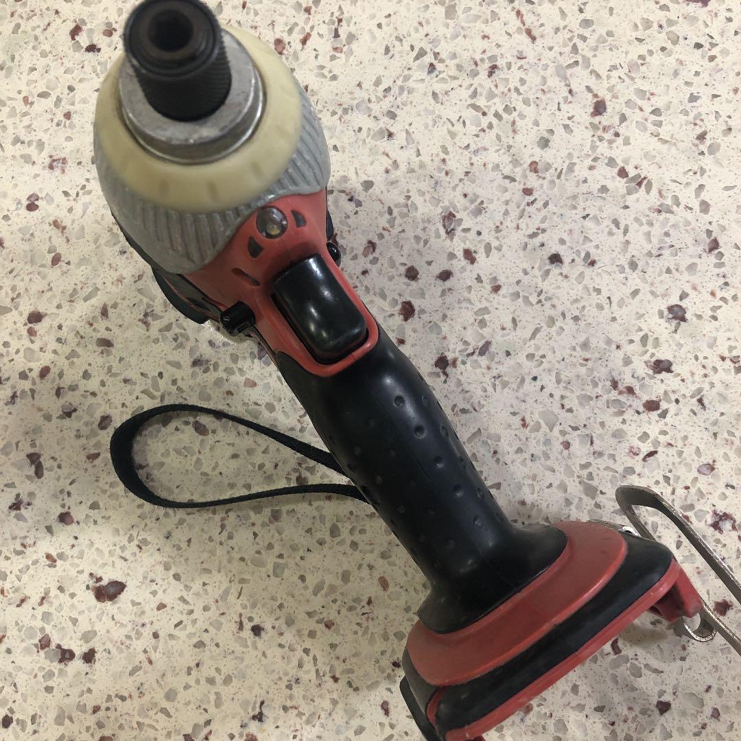 マキタインパクトドライバーTD130D本体のみmakita