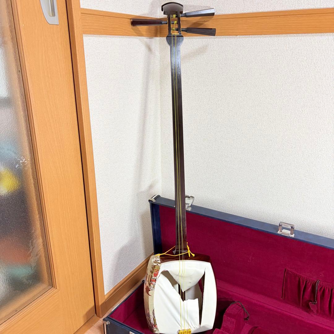 三味線 中棹　紅木　子持ち綾杉 和楽器　ハードケース付き　付属品あり
