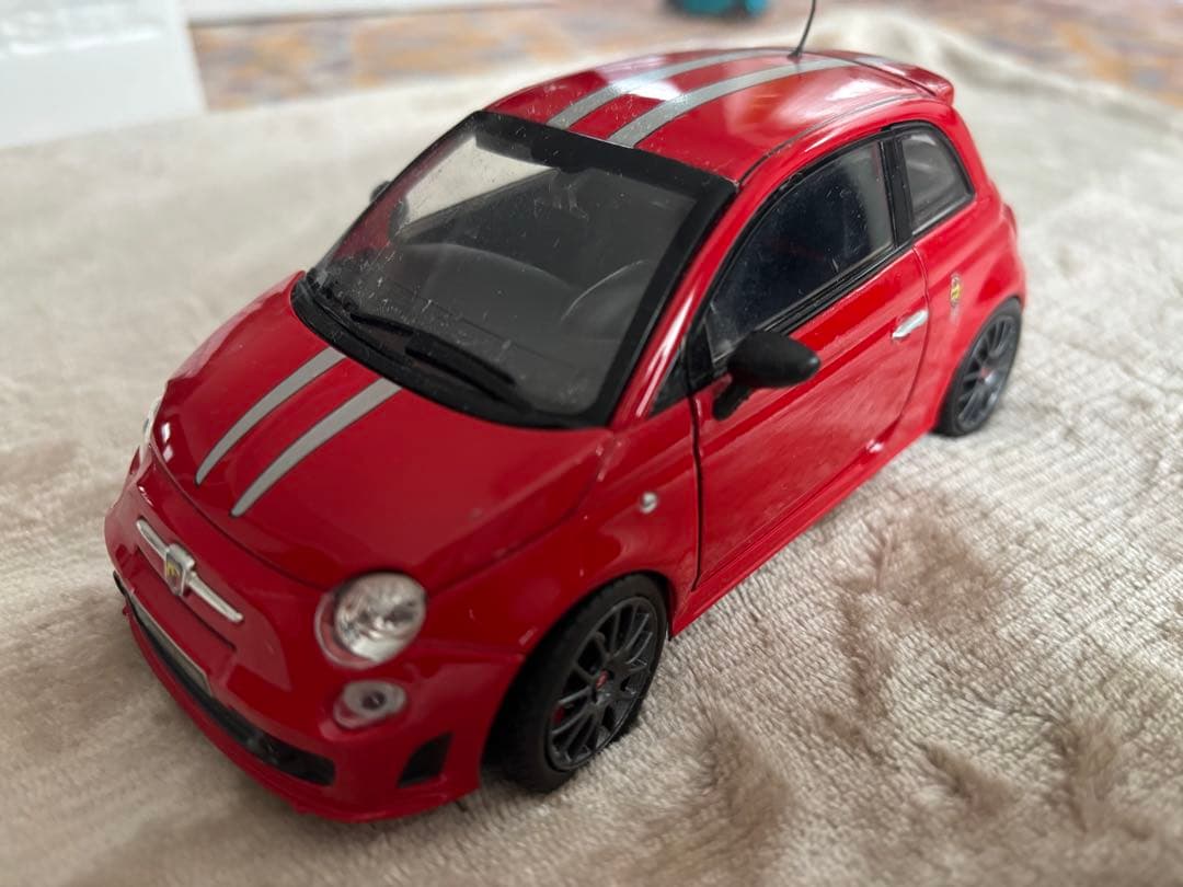 ABARTH 695トリビュートフェラーリ burago 1/24