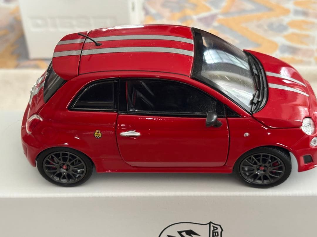 ABARTH 695トリビュートフェラーリ burago 1/24