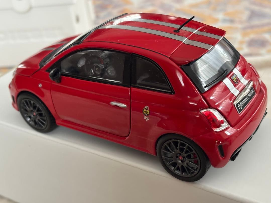 ABARTH 695トリビュートフェラーリ burago 1/24
