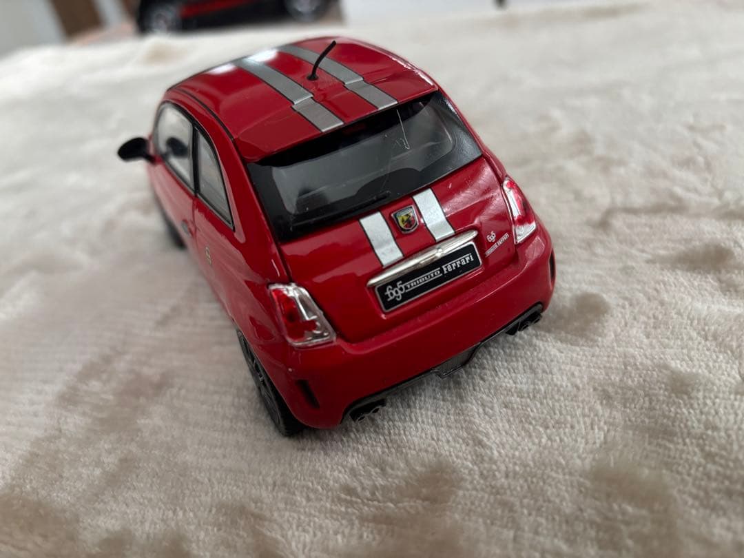 ABARTH 695トリビュートフェラーリ burago 1/24