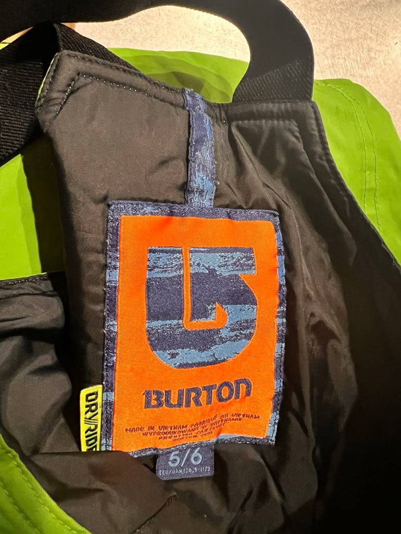 5/6T Burton 恐竜柄 スノーボードウェア（子ども用）