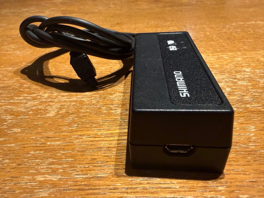 シマノ　di2 充電器　SM-BCR2