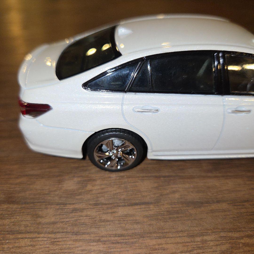 1/30 トヨタ カラーサンプル クラウン RS 220系 ホワイトパール