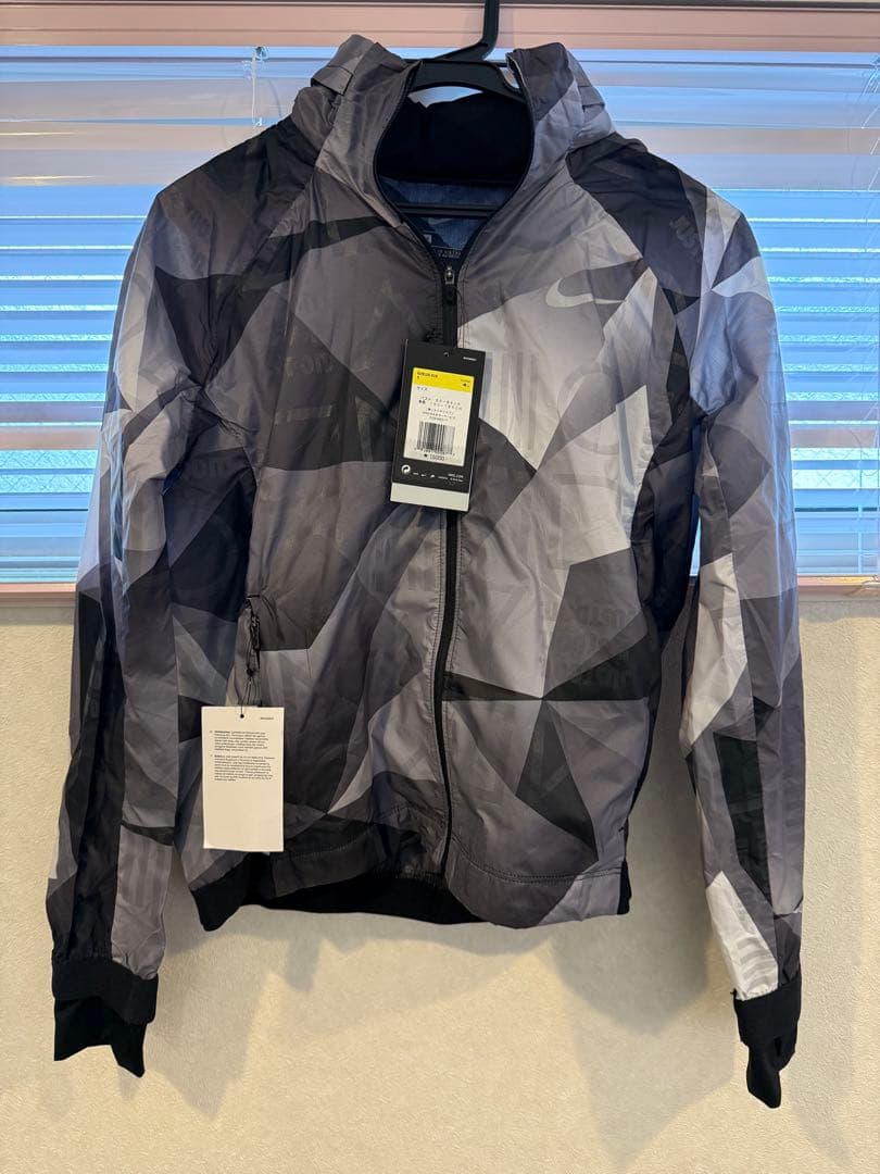 【新品タグ付き】Nike ウィンドブレーカー グレー系 幾何学模様