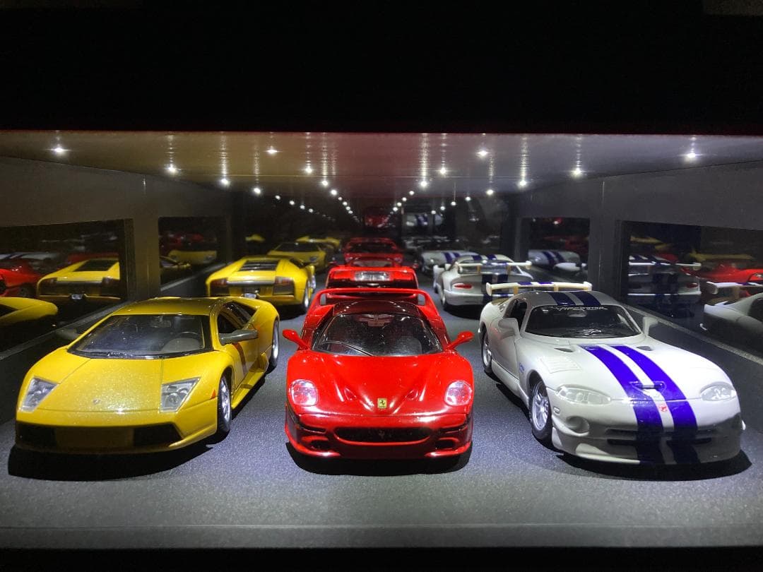 ミニカー用ジオラマ：1/18＆1/24 ショールームタイプガレージ（ミラー＆窓）