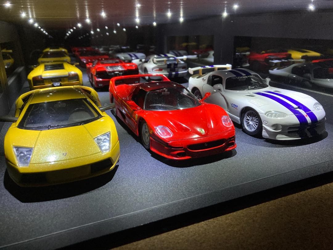 ミニカー用ジオラマ：1/18＆1/24 ショールームタイプガレージ（ミラー＆窓）