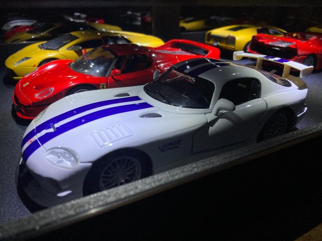 ミニカー用ジオラマ：1/18＆1/24 ショールームタイプガレージ（ミラー＆窓）