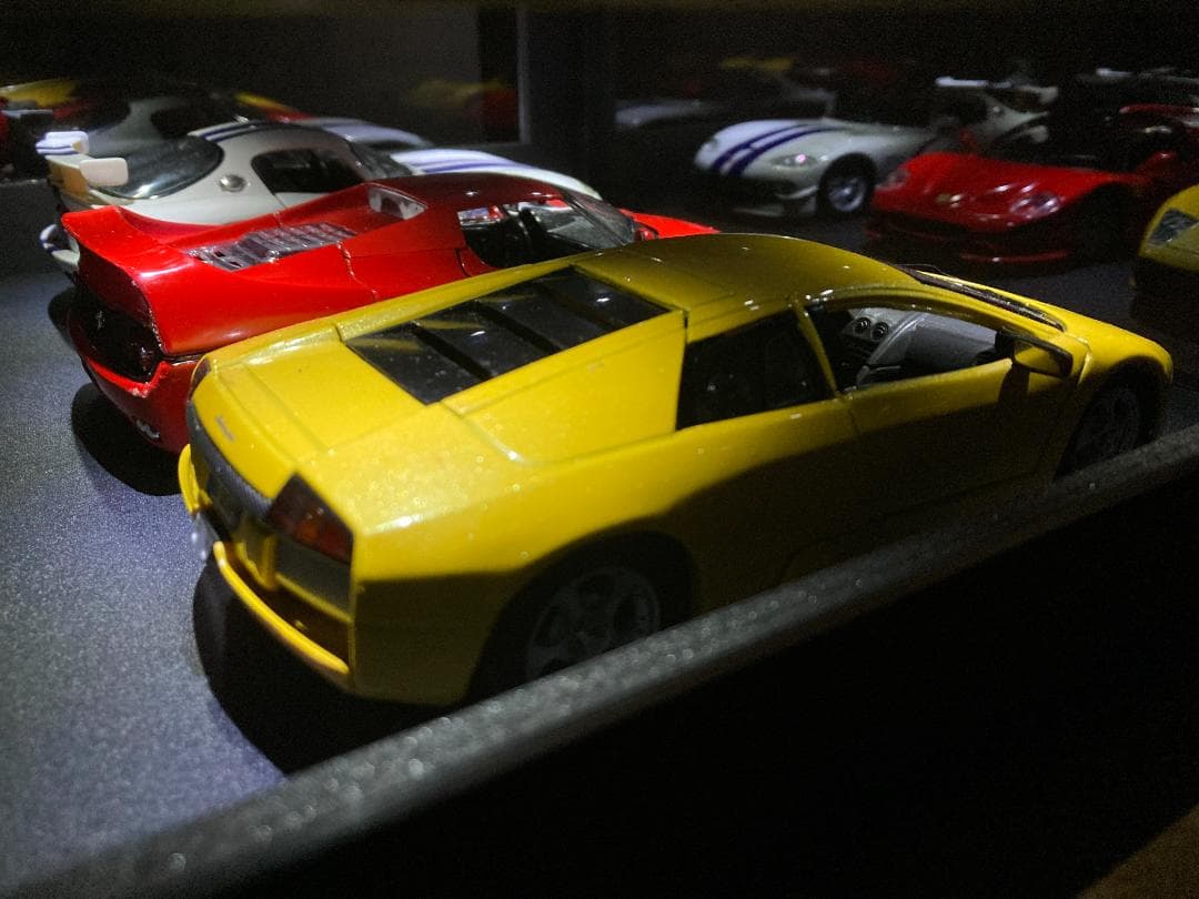 ミニカー用ジオラマ：1/18＆1/24 ショールームタイプガレージ（ミラー＆窓）