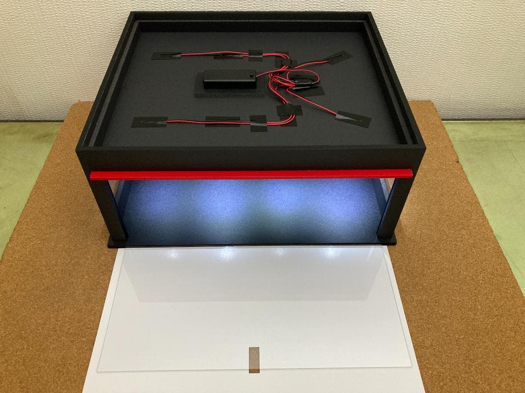 ミニカー用ジオラマ：1/18＆1/24 ショールームタイプガレージ（ミラー＆窓）