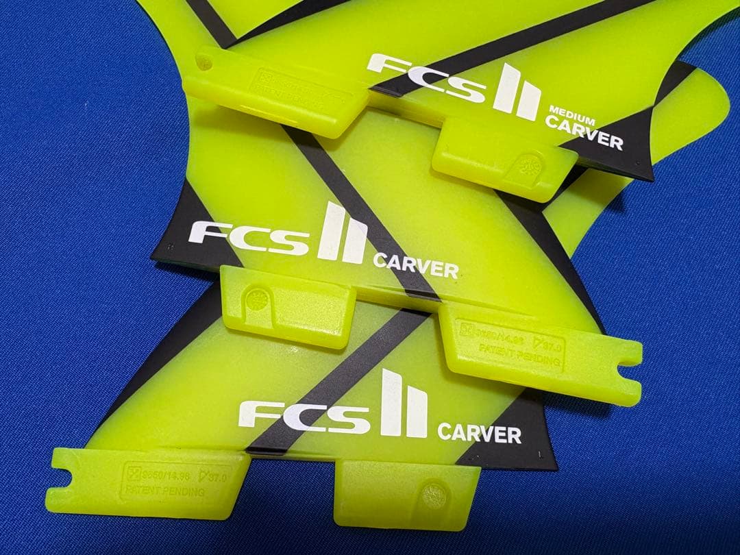 【FCS2／CARVER】3フィン NEO GLASS (MEDIUM)