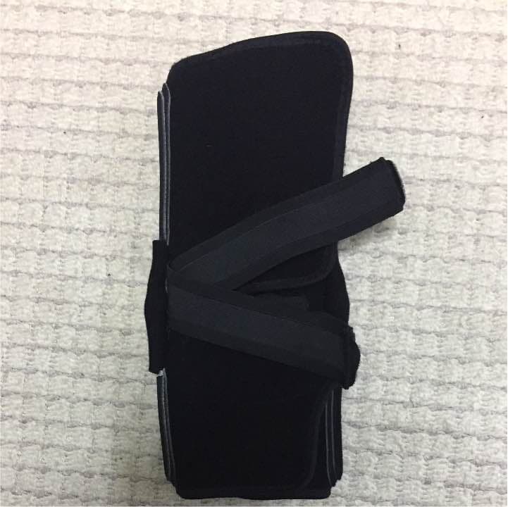 膝 サポーター