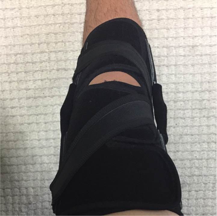膝 サポーター