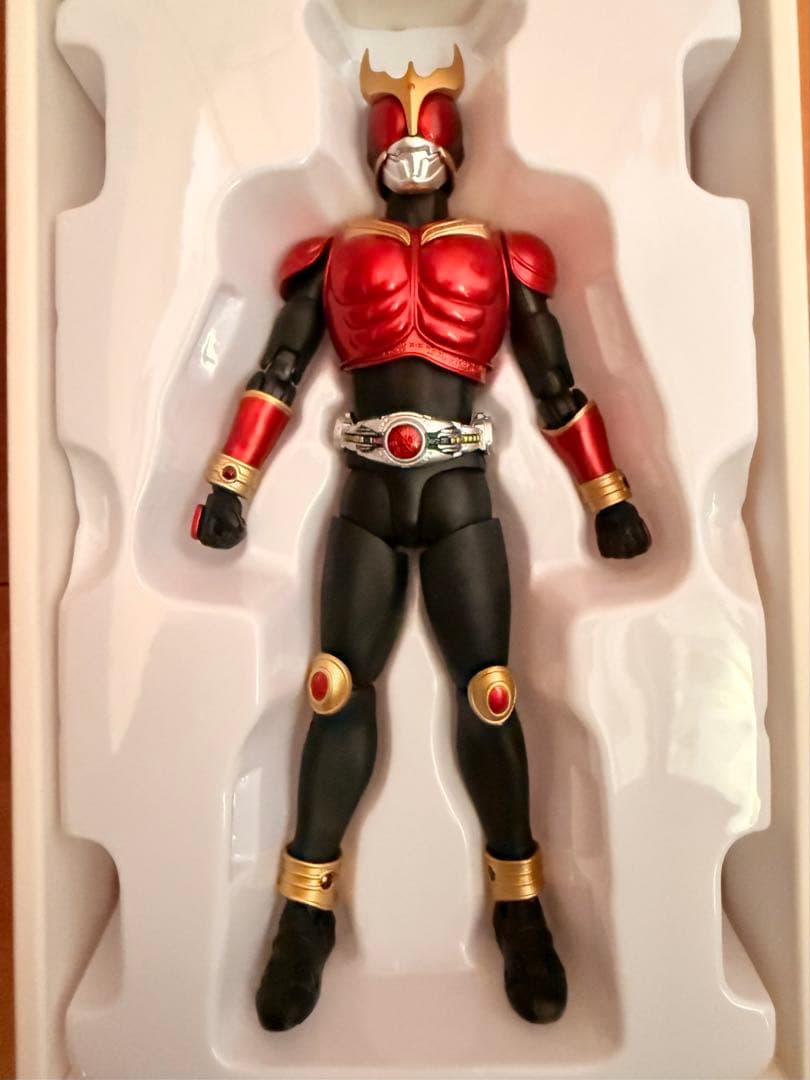 真骨彫仮面ライダークウガディケイドver(箱痛みあり)
