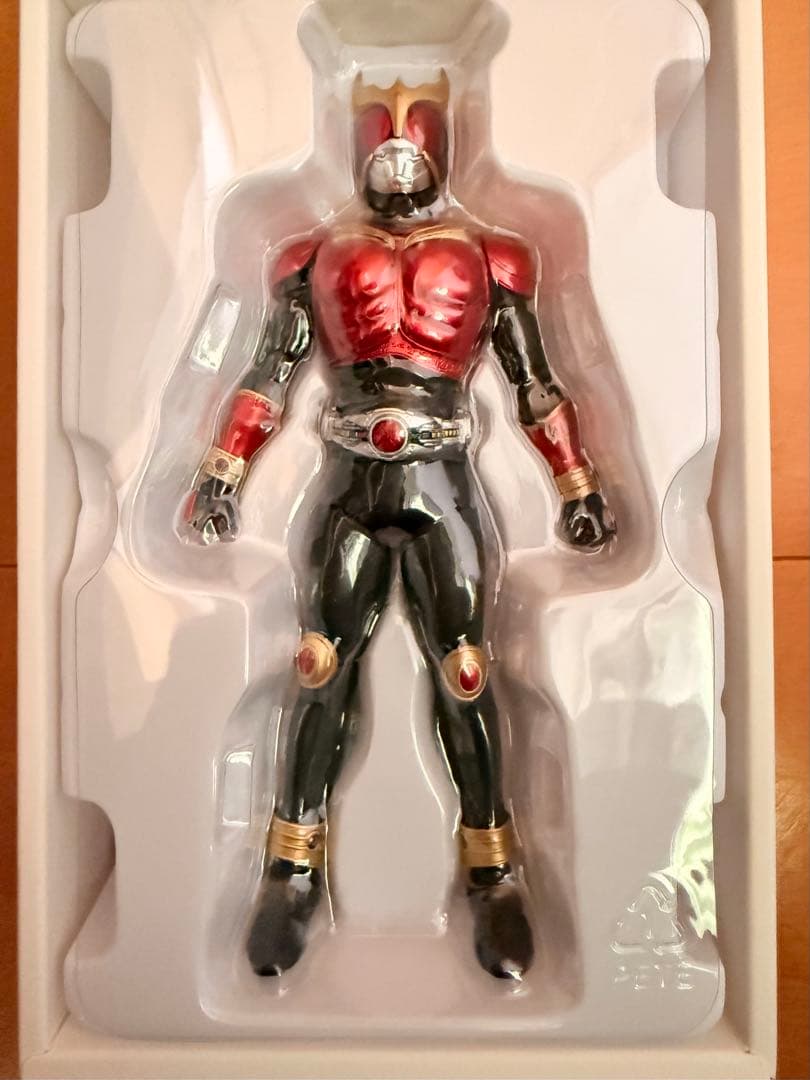 真骨彫仮面ライダークウガディケイドver(箱痛みあり)