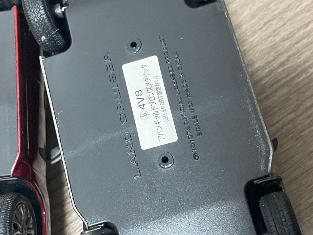 24時で削除　新品未使用 ミニカー カラーサンプル ランクル300