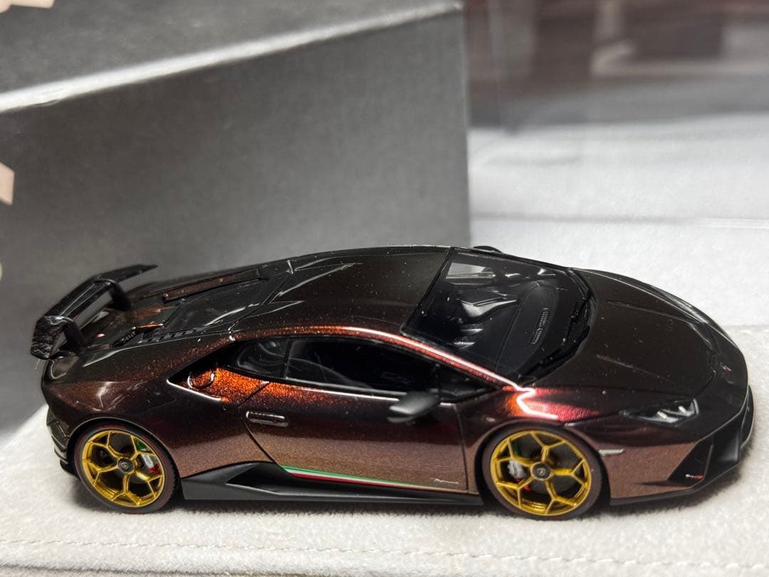 マジョーラ ウラカン ペルフォルマンテ2017 限定40台 EIDOLON