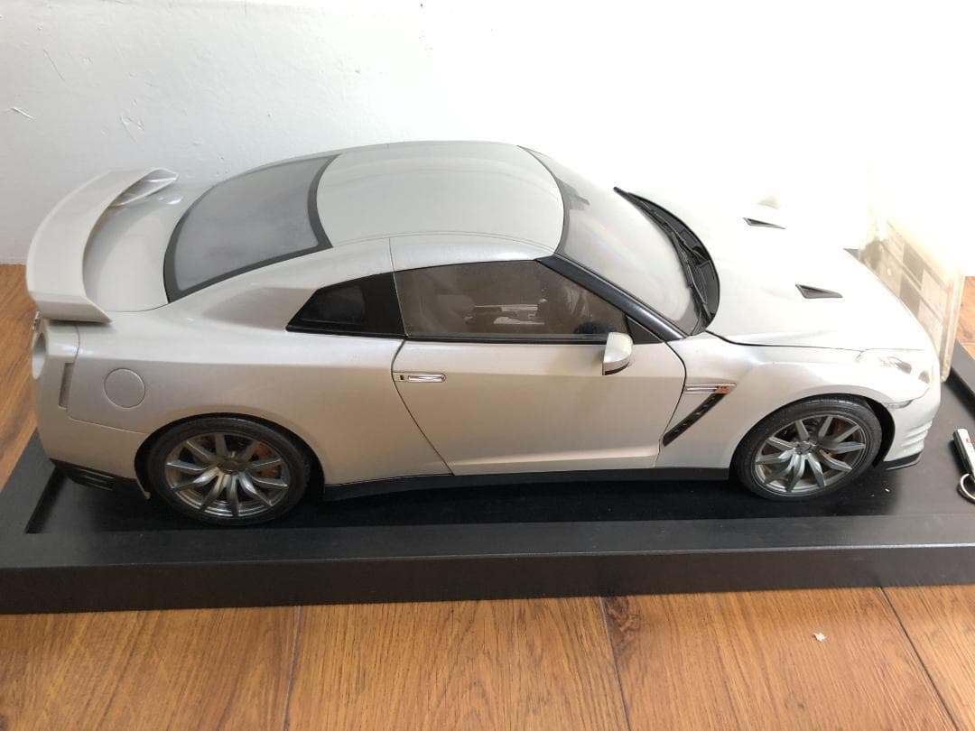 デアゴスティーニ　日産 GT-R 1/8　完成品　ライト点灯　動作確認済み