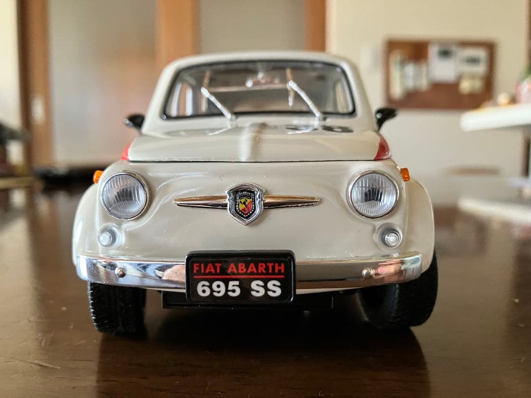ロードシグネチャー 1/18フィアット アバルトFIATABARTH695SS