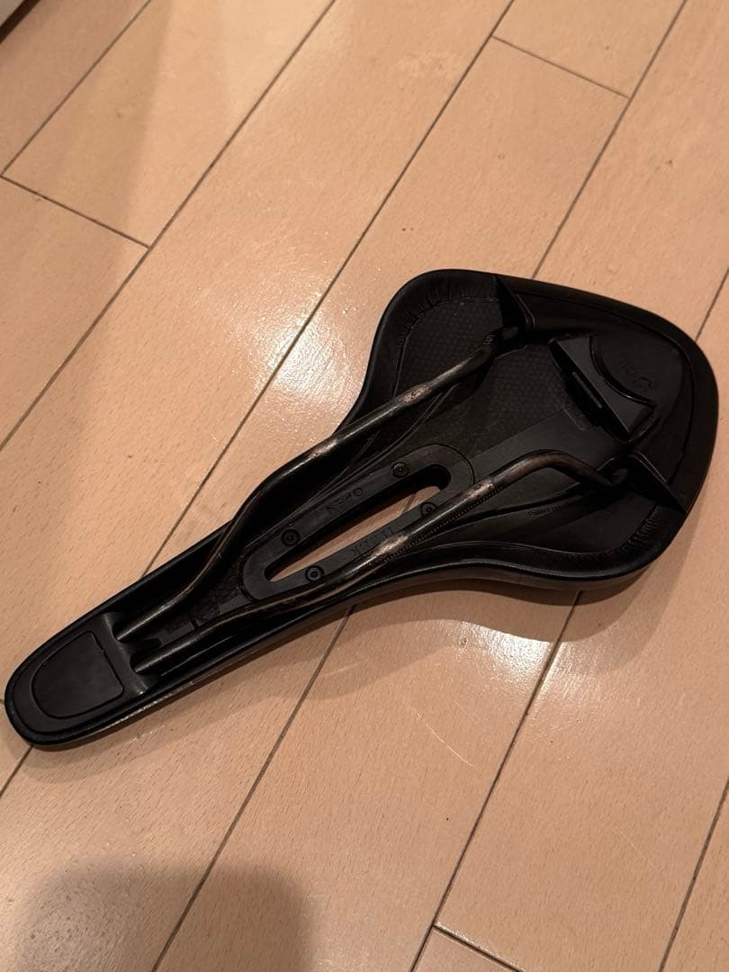 フィジーク　アリオネ　open r3 fizik arione