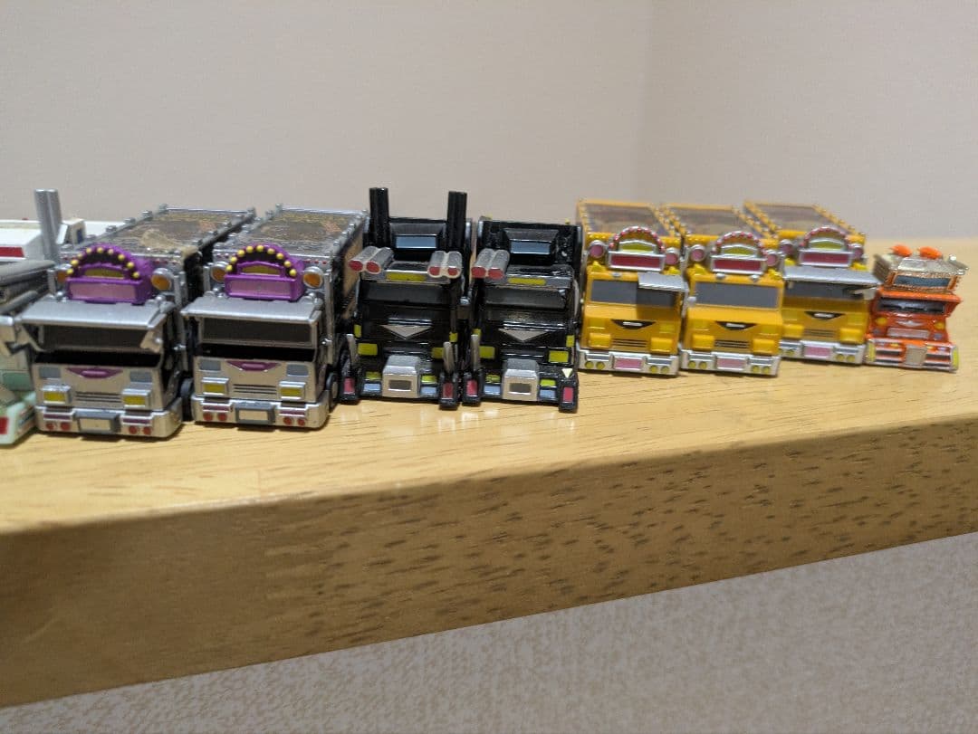 カプセル 爆走トラッカー トラック型ミニカー 22台セット デコトラ