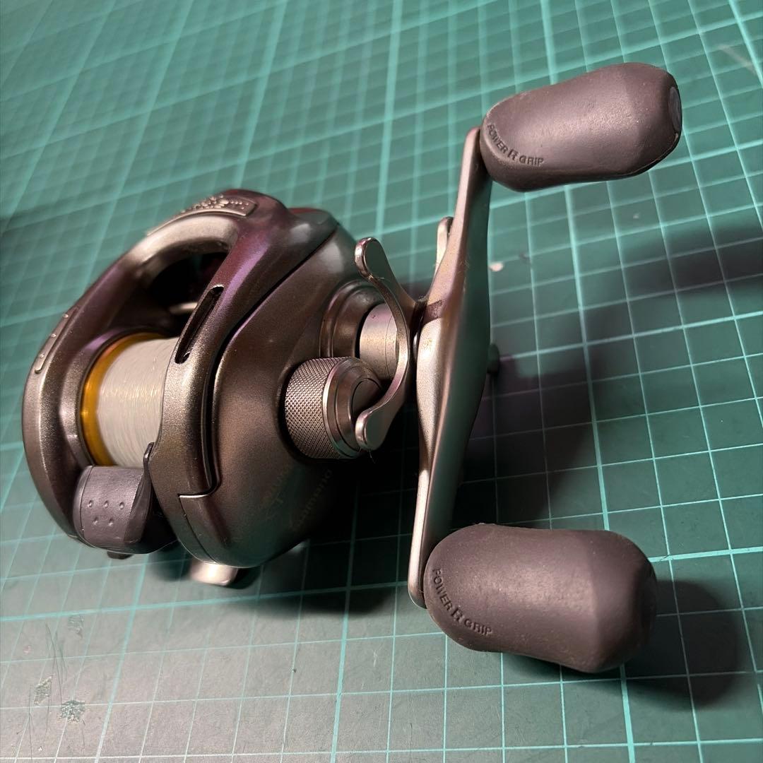 シルバー NIUM XT ベイトリール A-RB搭載