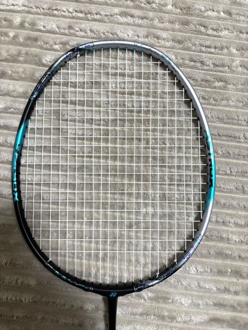 【美品】アストロクス88D PRO バドミントンラケット 3UG5