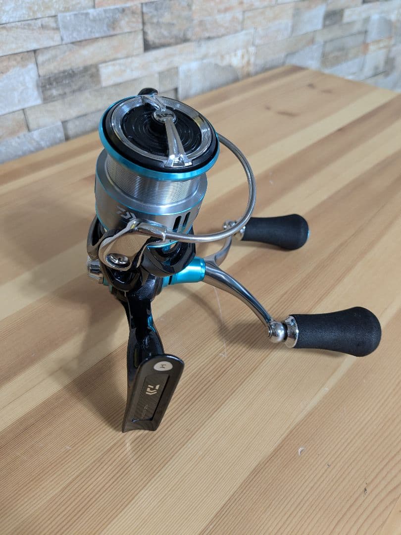 ダイワ エメラルダス LT2500S-H-DH 中古