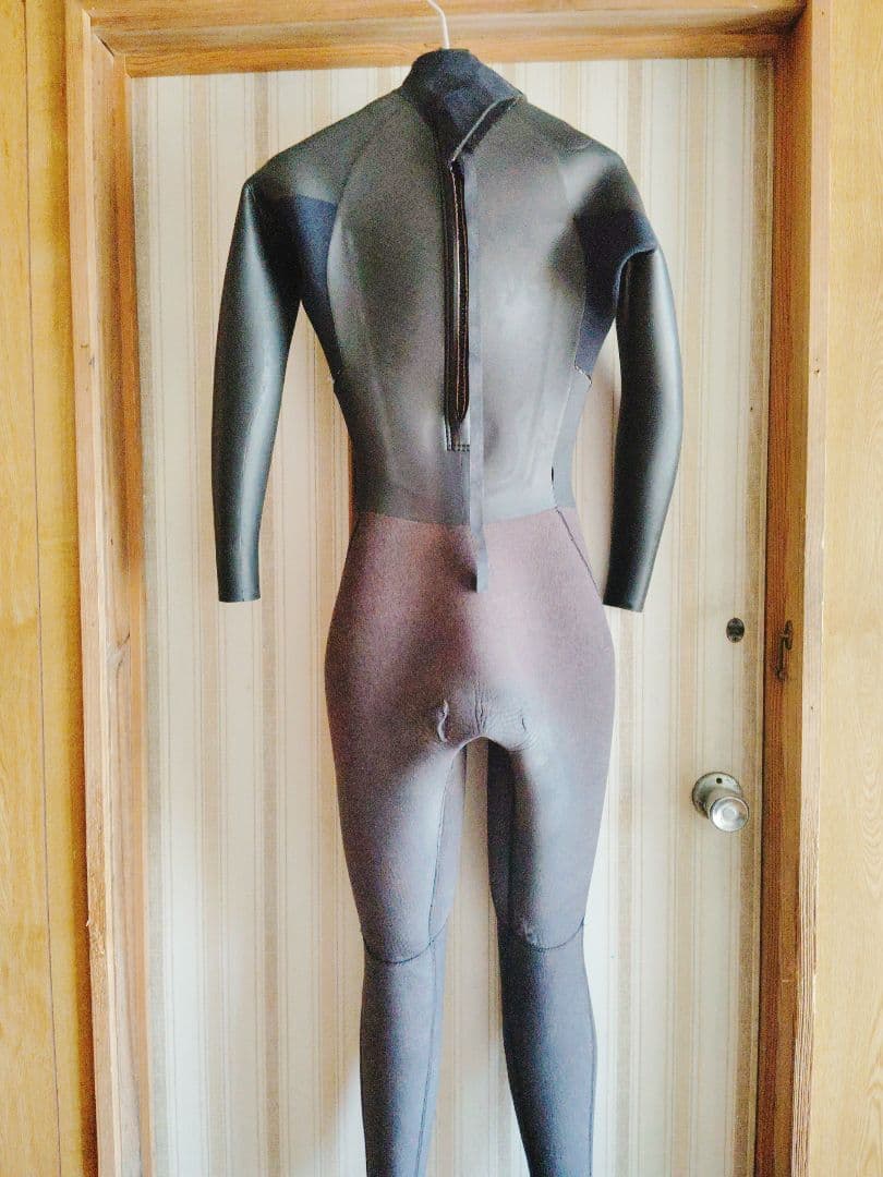 セミドライウエットスーツ