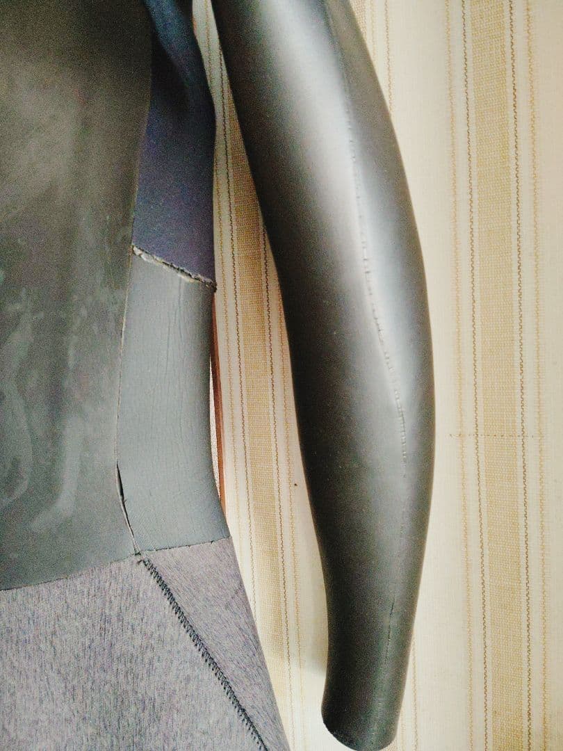 セミドライウエットスーツ