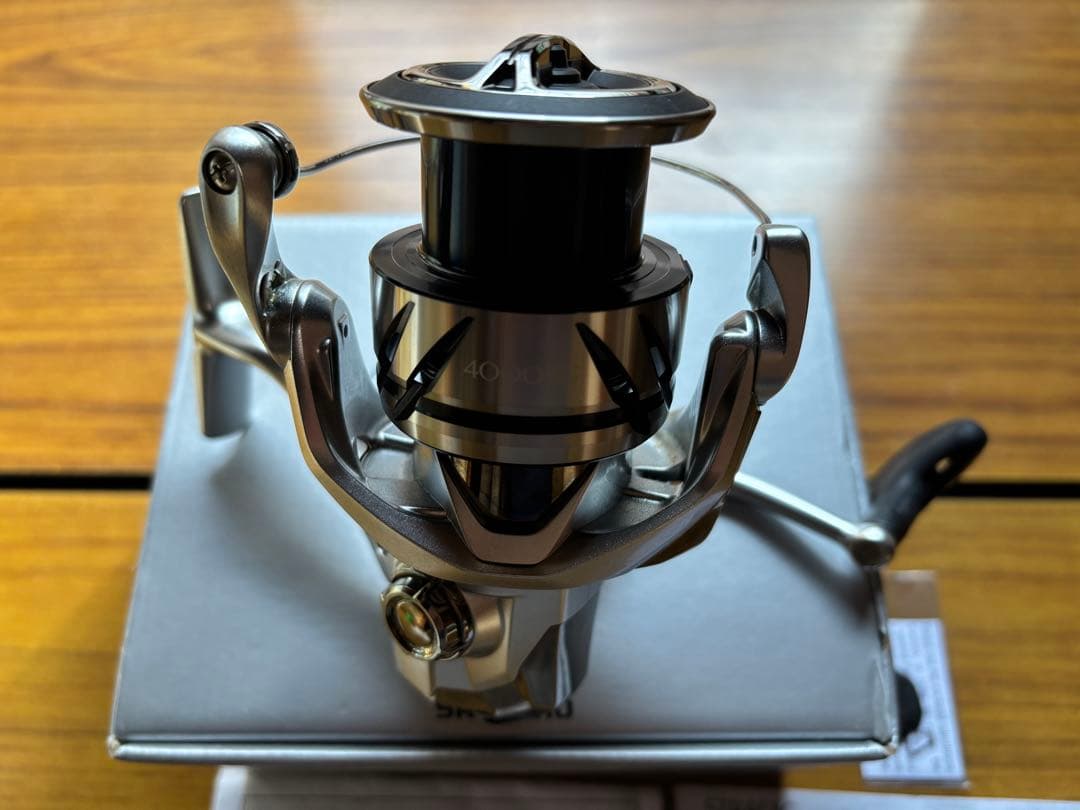 【美品】シマノ スピニングリール 23 ストラディック 4000XG