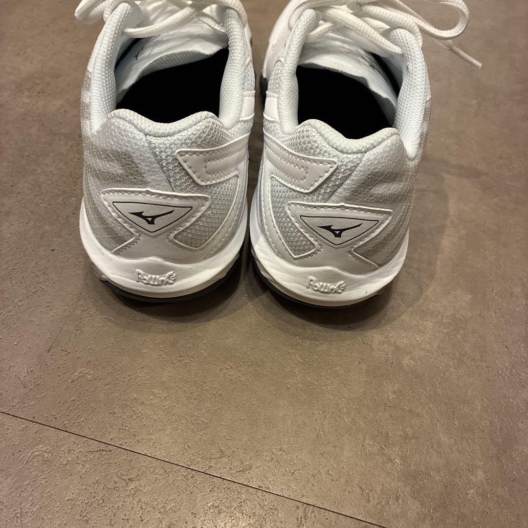 【超美品】 MIZUNO ウェーブクローEL2 3E 24.5㌢