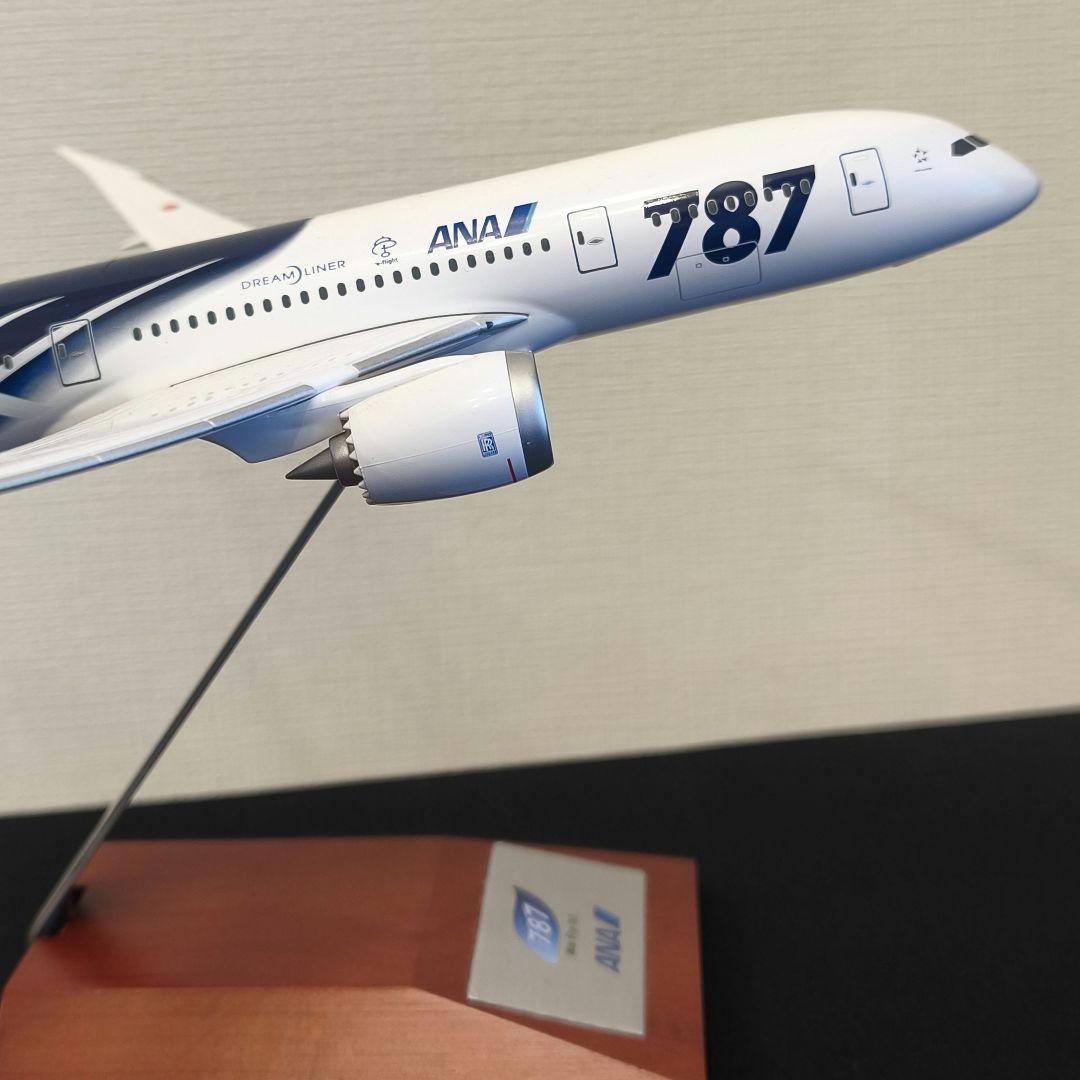 [非売品]ANA B787-8 鯖塗装 1/200 We fly 1st木製台座