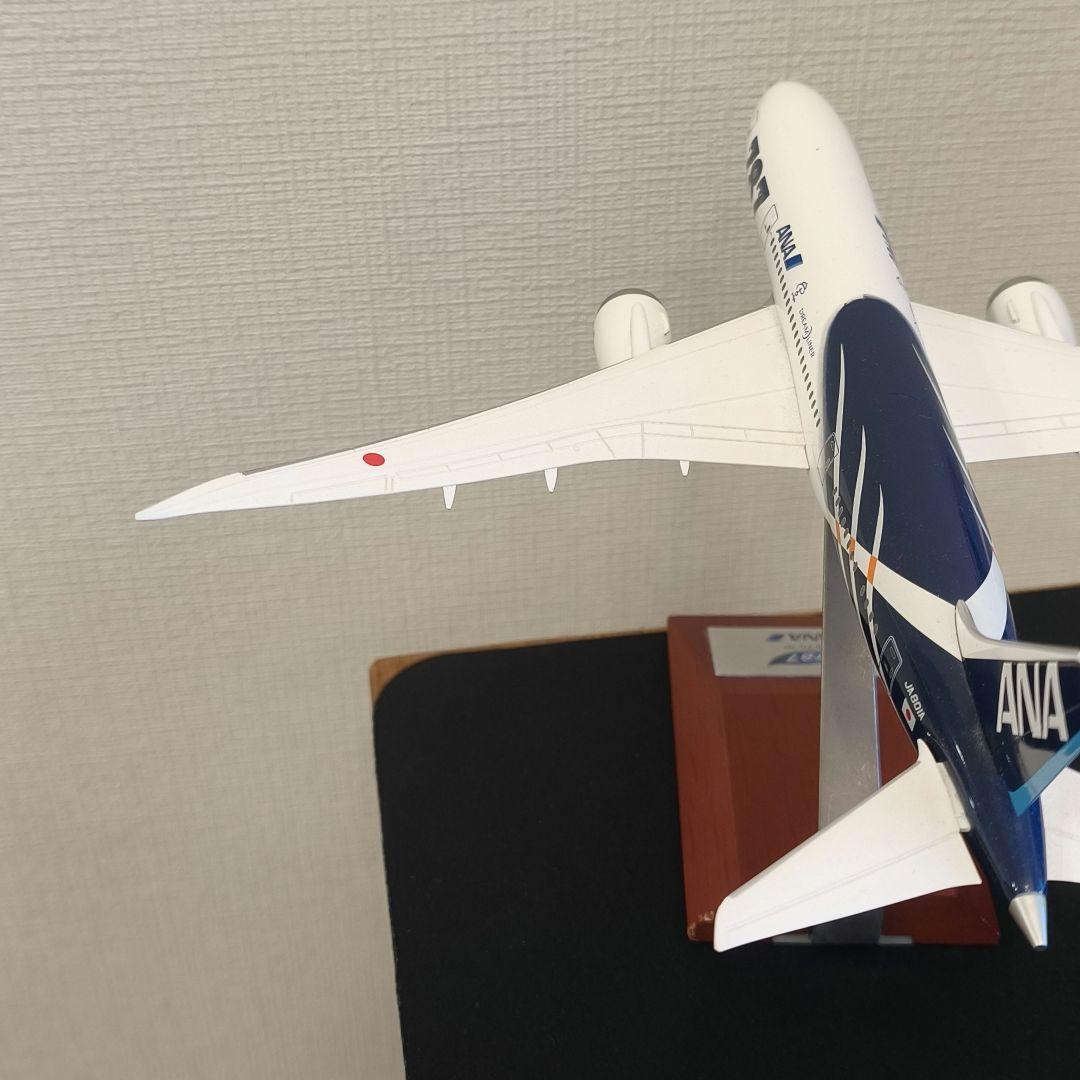 [非売品]ANA B787-8 鯖塗装 1/200 We fly 1st木製台座